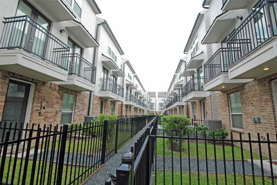 1262 N Post Oak Road #B, Houston, TX 77055 - Image #2