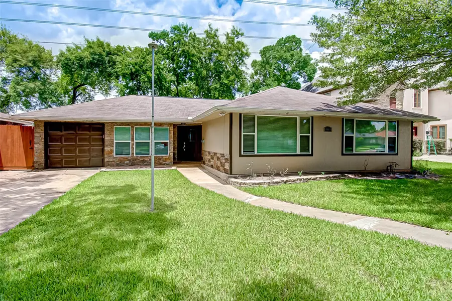 4804 Saxon Street, Bellaire, TX 77401 - #2