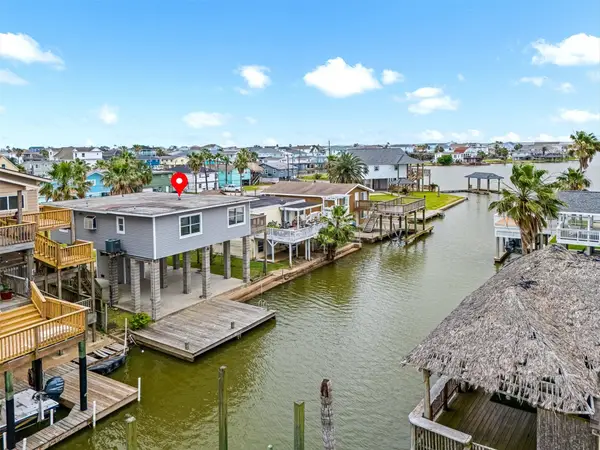 21 Edgewater Street, Hitchcock, TX 77563