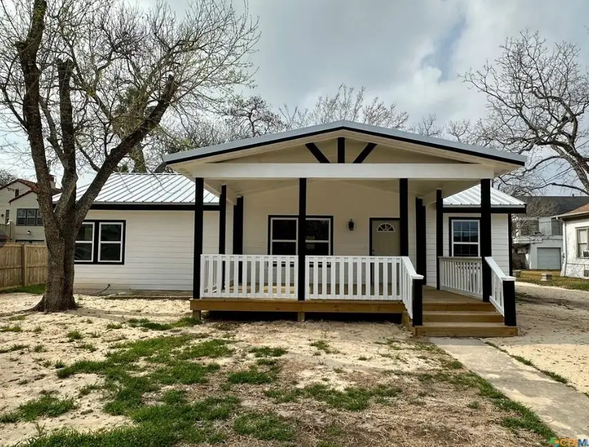 1008 Gonzales St, Cuero, TX 77954 - #1