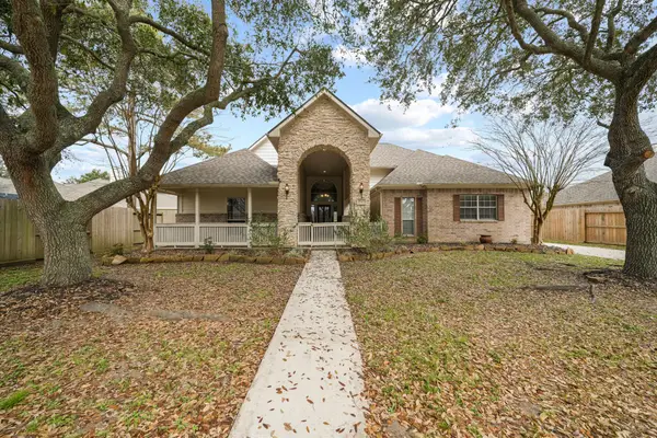 937 Mystic Village Lane, Seabrook, TX 77586