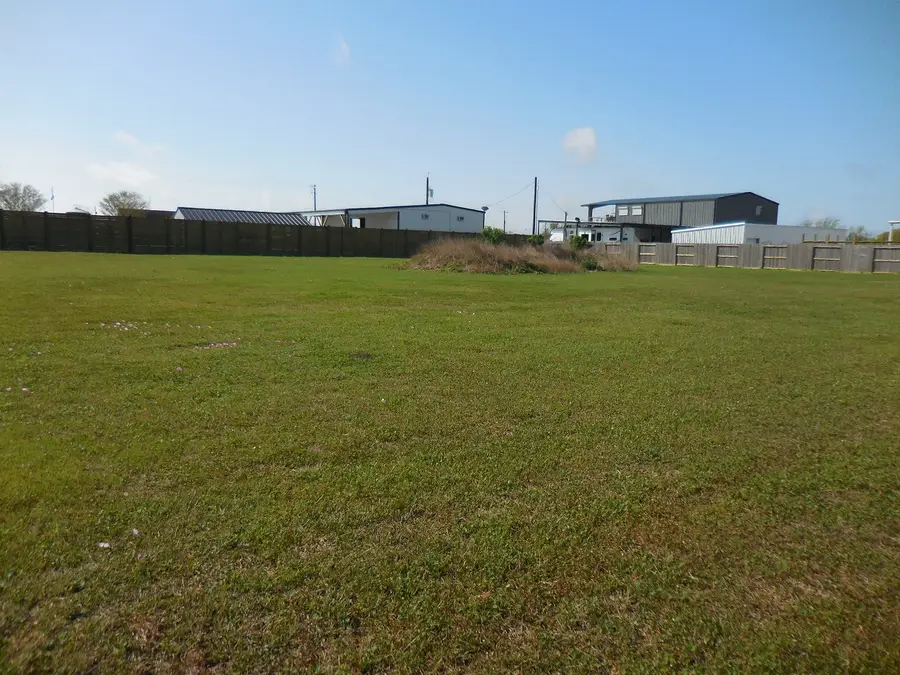 978 Cr 251 Street, Matagorda, TX 77457 - Image #2