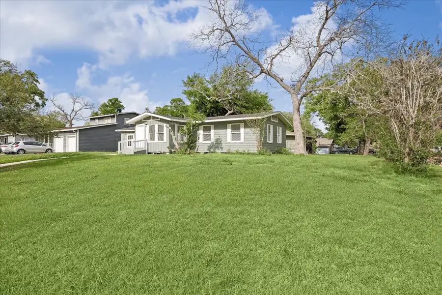 613 Winding Way Street, Lake Jackson, TX 77566 - #2