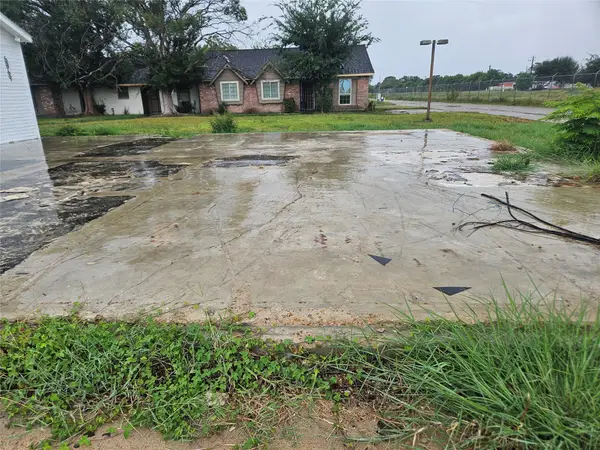 6867 Chasewood Drive, Houston, TX 77489