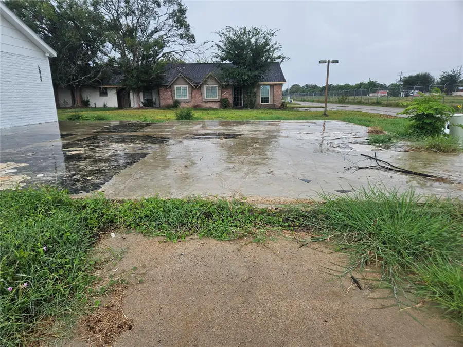 6867 Chasewood Drive, Stafford Missouri City, TX 77489 - #3