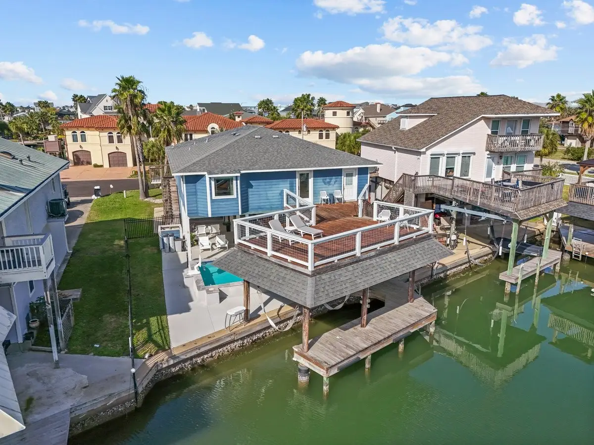 214 Sampan Drive, Tiki Island, TX 77554 - Image #1