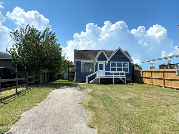 2371 Broadway Street E, San Leon, TX 77539