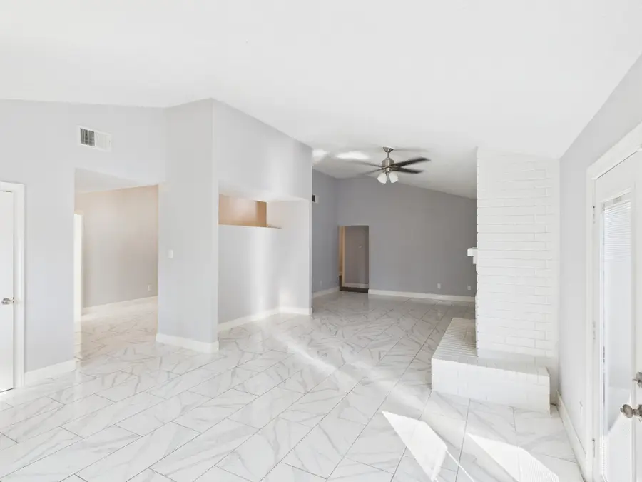 11619 Bowlan Ln, Houston, TX 77035 - Image #3