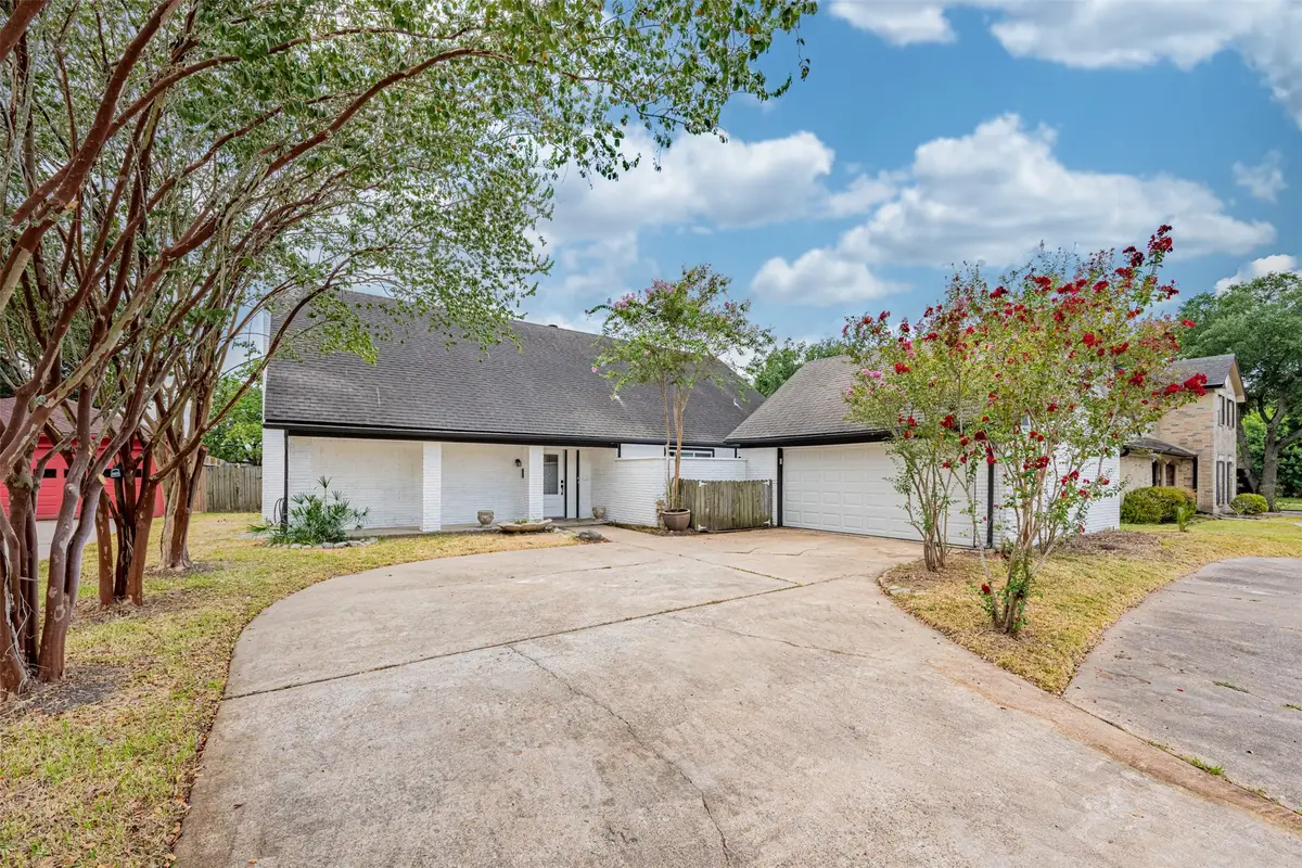 6215 Portal Drive, Houston, TX 77096 - Image #1