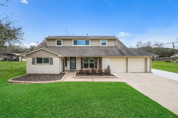 301 Mimosa Drive, Hitchcock, TX 77563