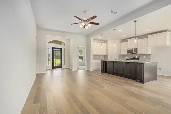 237 Edgewater Drive, West Columbia, TX 77486