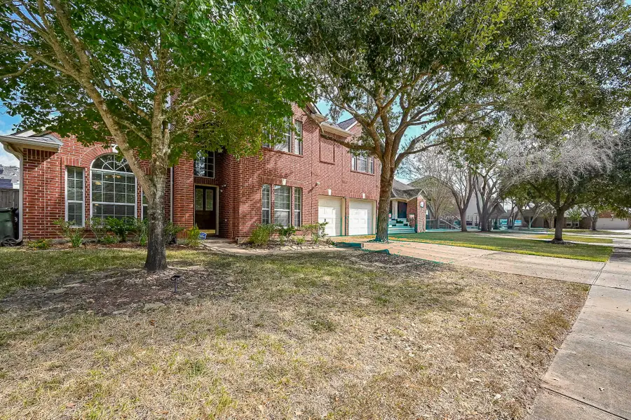 9127 Stoneleigh Drive, Sugar Land, TX 77479 - Image #2