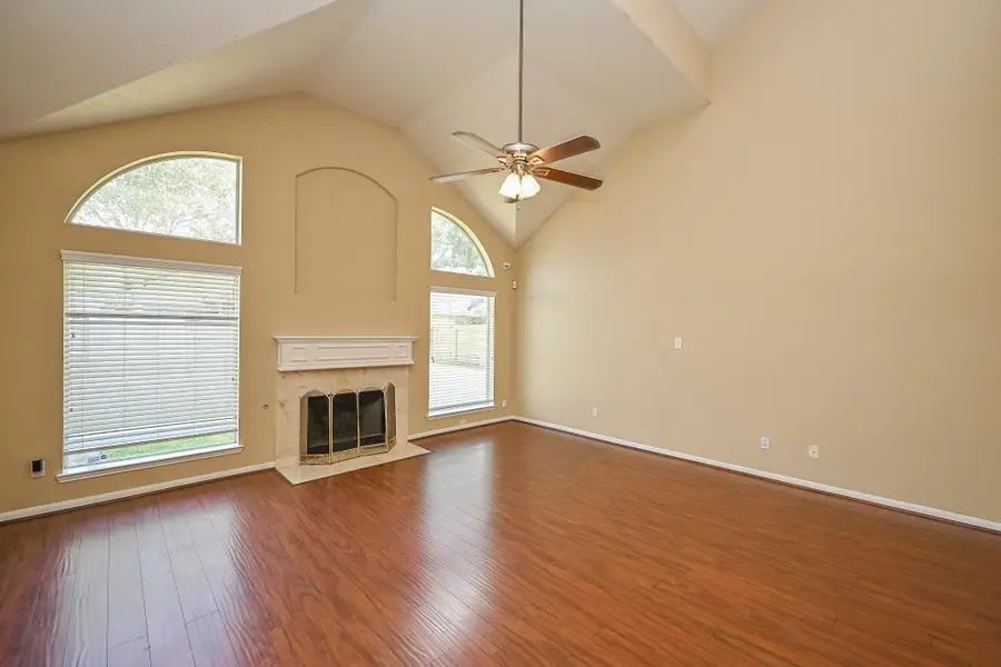 9127 Stoneleigh Drive, Sugar Land, TX 77479 - Image #3