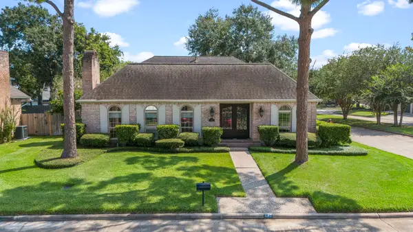 443 Fox Briar Lane, Sugar Land, TX 77478