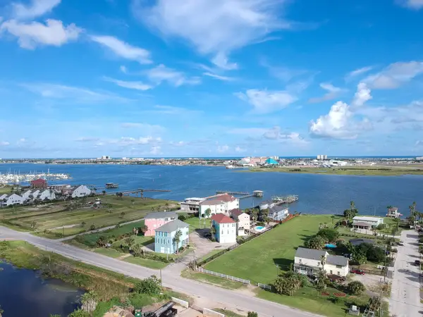 1014 Lillian Lane, Galveston, TX 77554