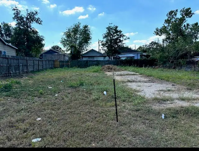 7724 Avenue J, Houston, TX 77012 - #1
