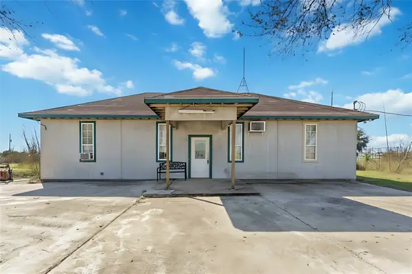 7954 County Road 121, Rosharon, TX 77583