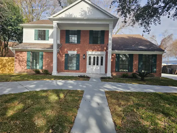 3027 Country Club Boulevard, Sugar Land, TX 77478