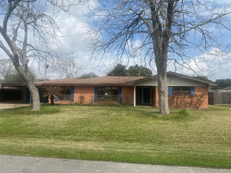 8102 Dellanera Drive, Hitchcock, TX 77563 - Image #2
