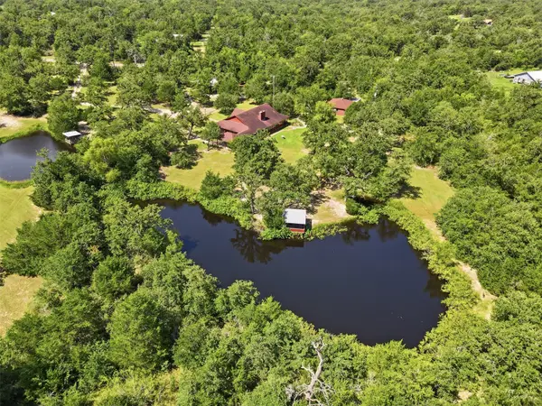 300 Moss Oak Drive, Somerville, TX 77879