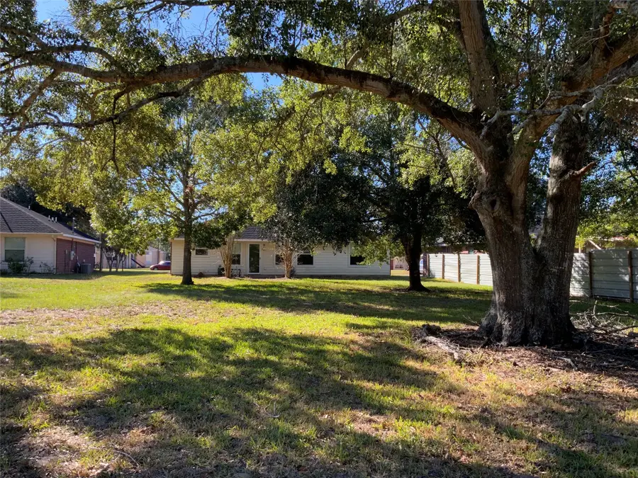 1030 Silliman Street, Sealy, TX 77474 - Image #2