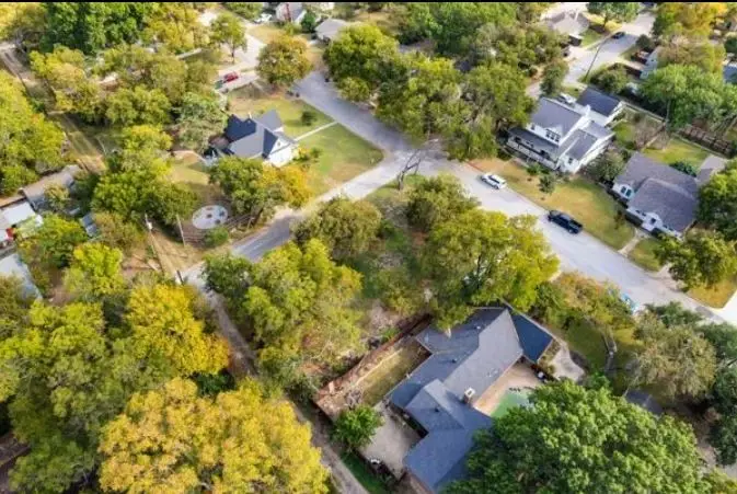 1001 W Avenue F, Garland, TX 75040 - #2