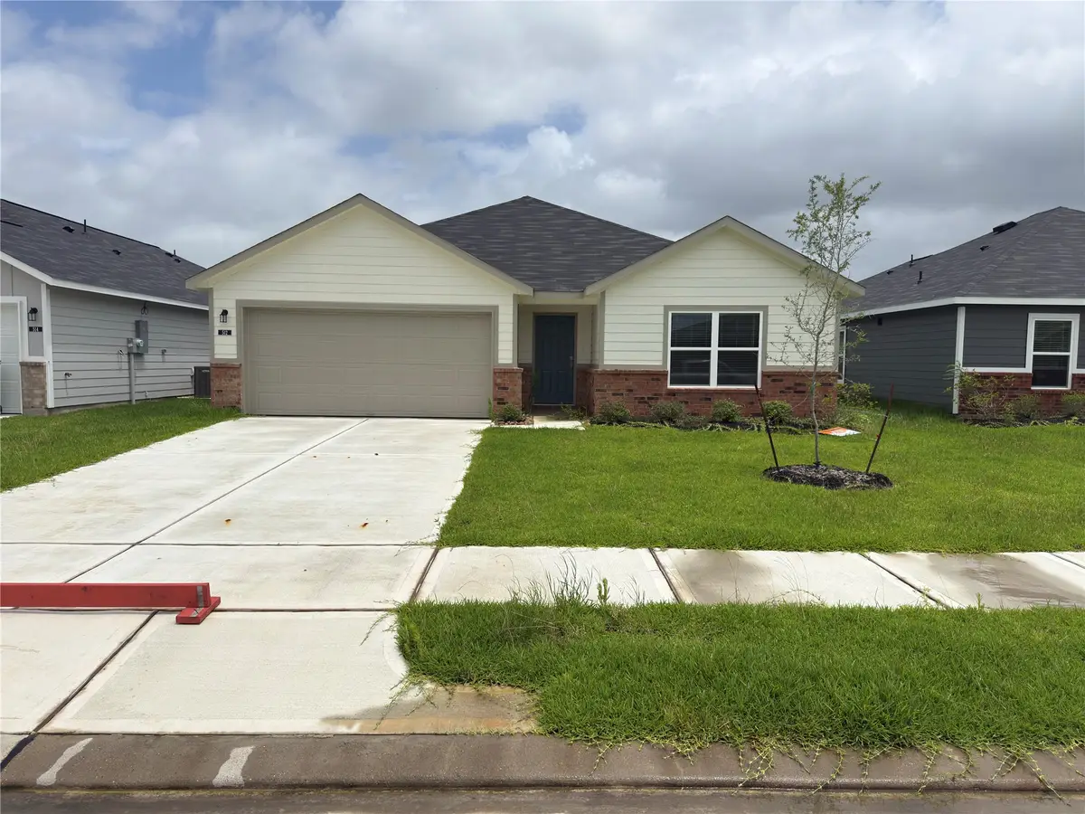 512 Oak Chase Avenue, Dayton, TX 77535 - #1