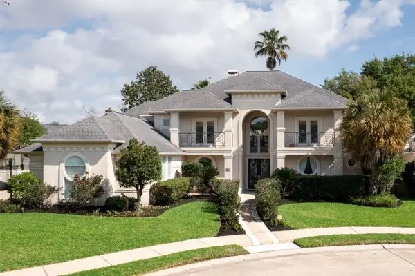 65 Schubach Drive, Sugar Land, TX 77479