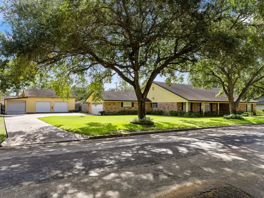 3012 Encino Avenue, Bay City, TX 77414 - #3