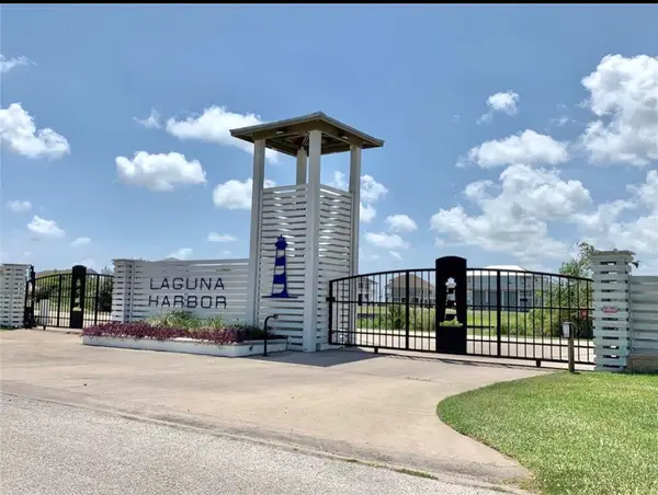 1513 Laguna Harbor Lane, Port Bolivar, TX 77650