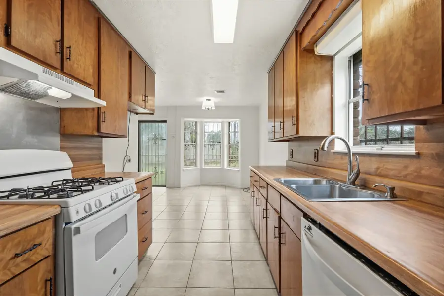 5406 Royal Oak Drive, Texas City, TX 77591 - #2