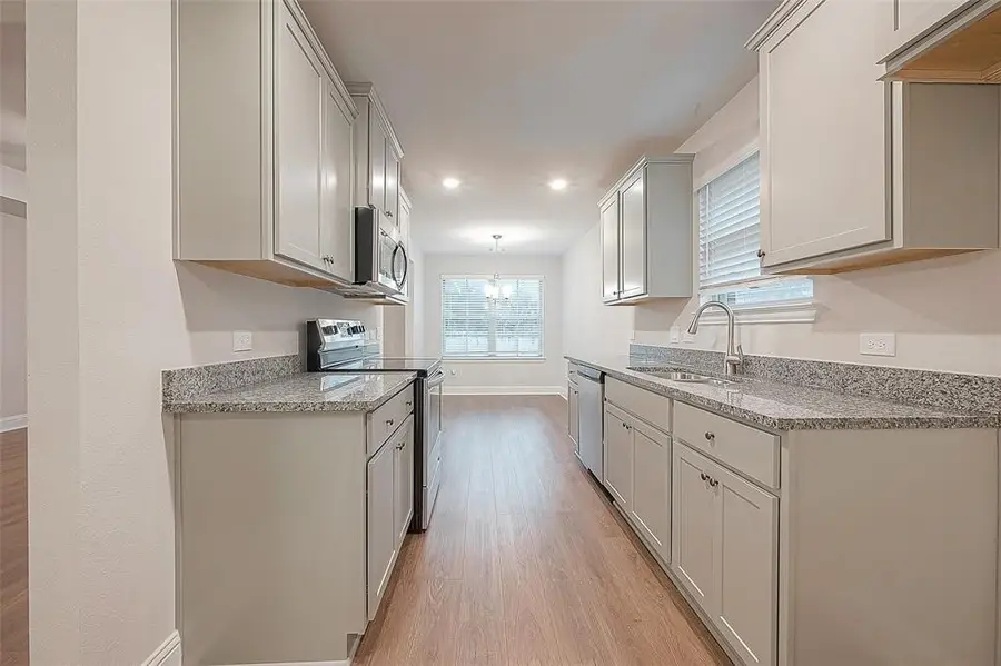 39 Greenbriar Loop, Angleton, TX 77515 - Image #3