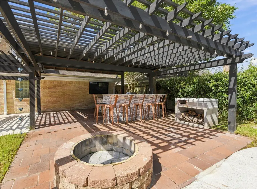 2711 Williamsburg Drive, Dickinson, TX 77539 - #3