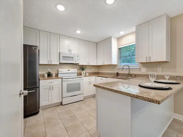 211 Leafwood Circle, League City, TX 77573