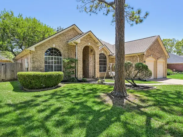 124 Crimson Bay Drive, League City, TX 77573