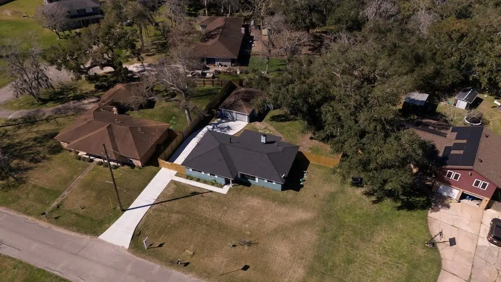 407 Tamarind Street, Lake Jackson, TX 77566 - #1