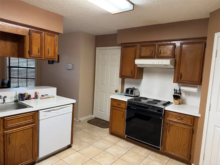 108 Meadow Drive, Bellville, TX 77418 - Image #2