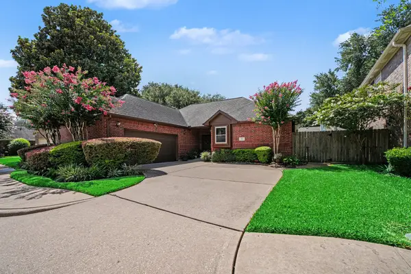 2926 Highland Lakes Drive, Missouri City, TX 77459