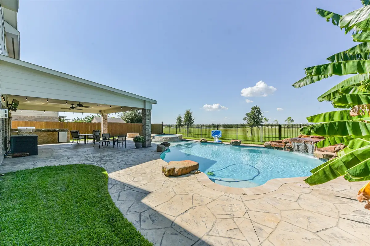 9719 Wincrest Drive, Monterey Belvieu, TX 77523 - Image #1