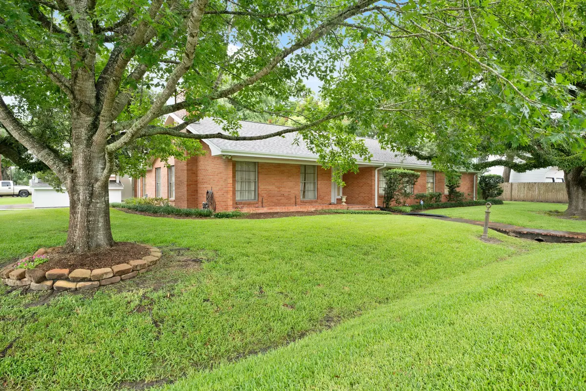 303 S Jackson Street, Alvin, TX 77511 - #1