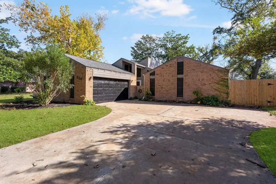 220 Any Way Street, Lake Jackson, TX 77566 - Image #2
