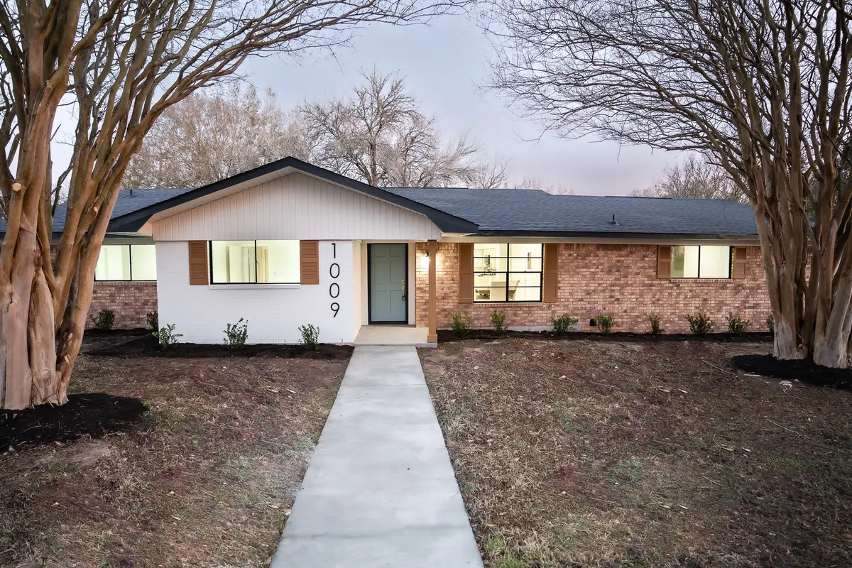 1009 Robinhood, Brenham, TX 77833 - Image #1