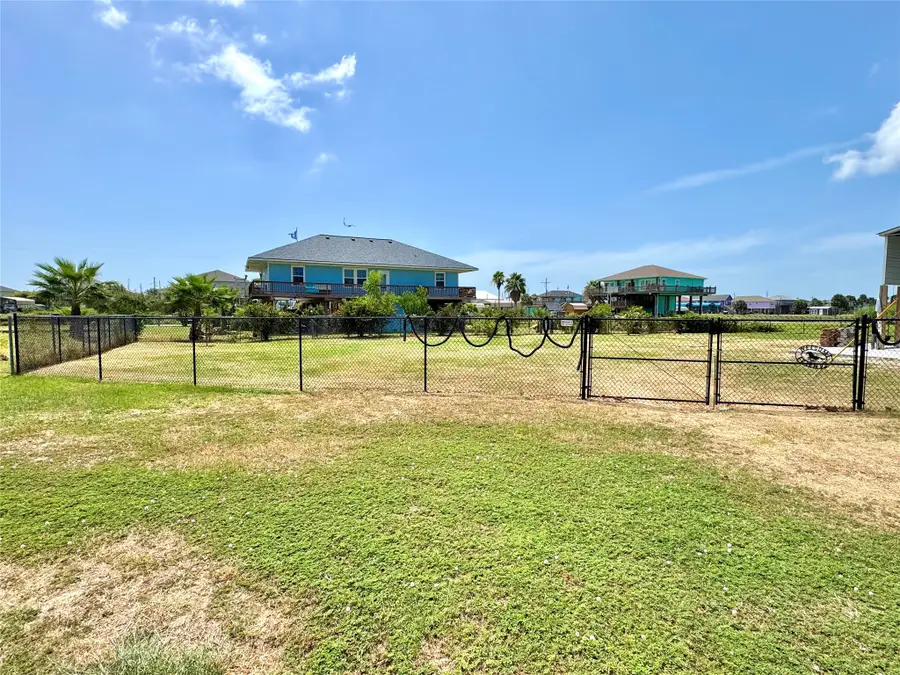 915 W Verdia Drive, Crystal Beach, TX 77650 - #2