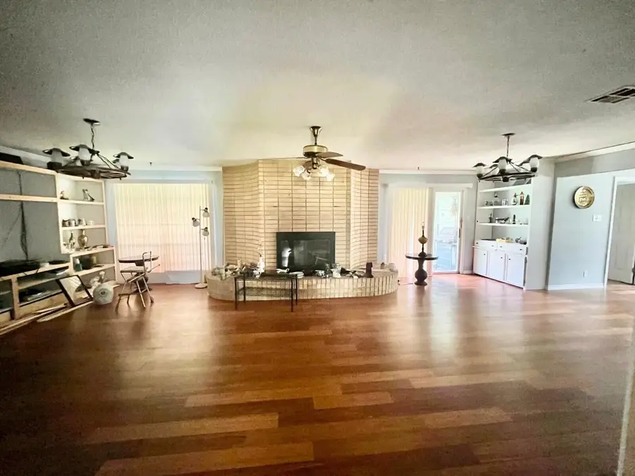 13595 Leaning Oaks Drive, Beaumont, TX 77713 - Image #2