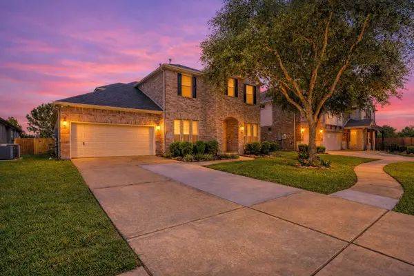2425 Harbor Chase Drive, Pearland, TX 77584