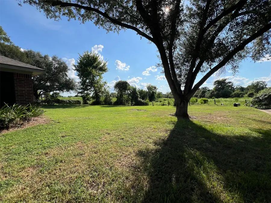 108 Douglas Drive, Bellville, TX 77418 - Image #3