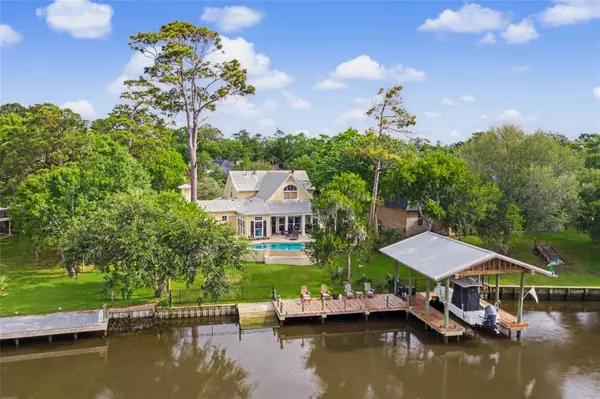 3924 Amanda Court, Dickinson, TX 77539