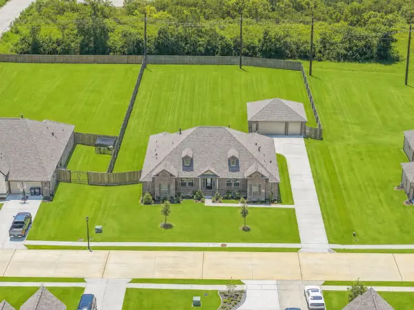 15022 Arenosa Avenue, Mont Belvieu, TX 77523