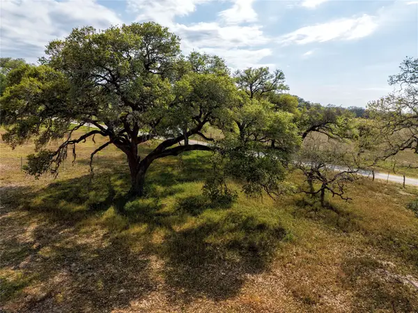 000 County Road 1h, Hallettsville, TX 77964