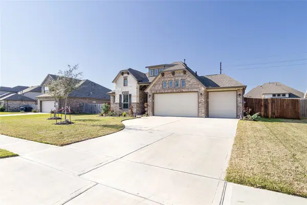 7111 Hillside Avenue, Mont Belvieu, TX 77523